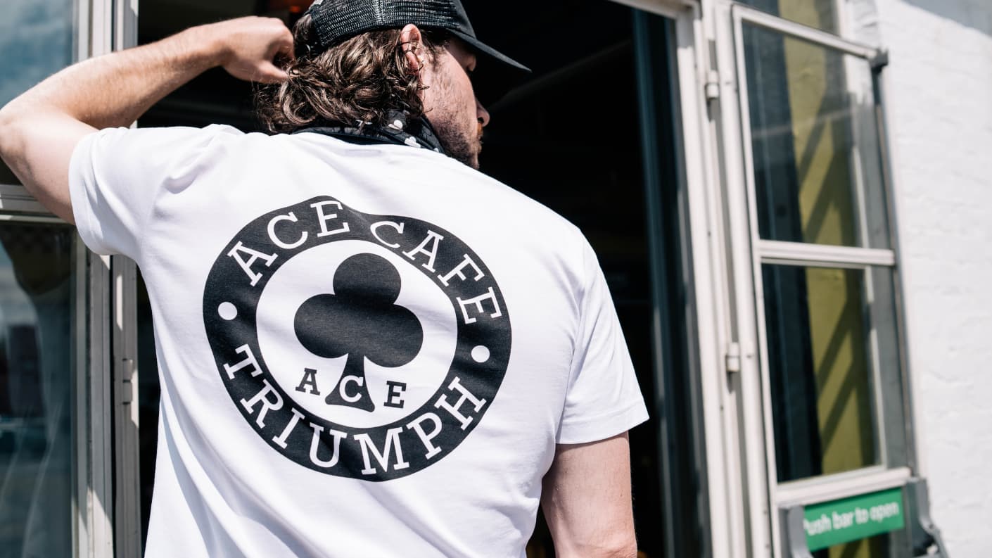 【2025年】エレガントファッションを上品に着 x Triumph Ace Ride the For | Collection Clothing Cafe ミュージシャン